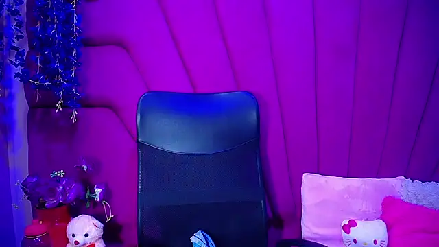 nathalia pink online show from 02/18/26, 03:02