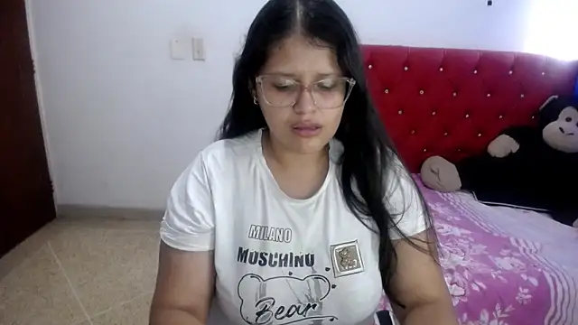 Snapshot of angel_barbie_1 chatting on 06/11/26, 04:05 angel barbie 1 online show from 06/11/26, 04:05