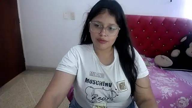 Snapshot of angel_barbie_1 chatting on 06/19/26, 02:54 angel barbie 1 online show from 06/19/26, 02:54