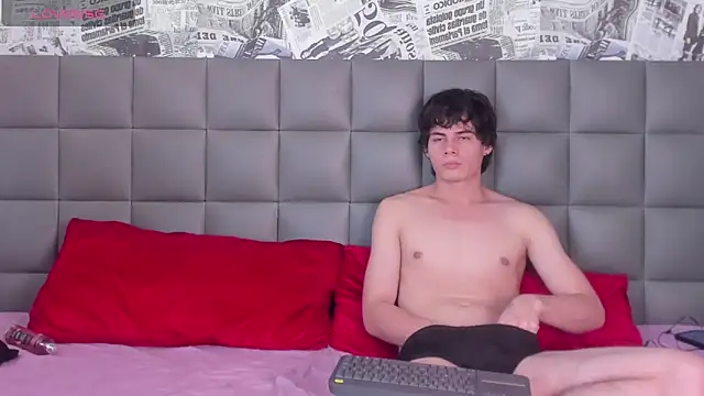 Snapshot of honey_moonts chatting on 03/12/25, 01:19 honey moonts online show from 03/12/25, 01:19