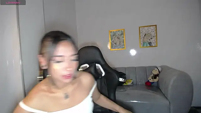 Snapshot of _ella_b chatting on 01/14/25, 07:53 ella b online show from 01/14/25, 07:53