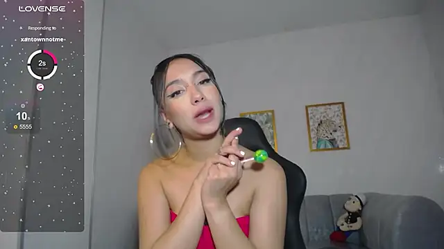 Snapshot of _ella_b chatting on 01/14/25, 11:05 ella b online show from 01/14/25, 11:05