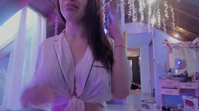 Snapshot of Spoiiiled chatting on 03/11/25, 11:23 Spoiiiled online show from 03/11/25, 11:23