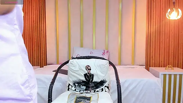 Snapshot of love_mommy chatting on 01/23/25, 10:44 love mommy online show from 01/23/25, 10:44