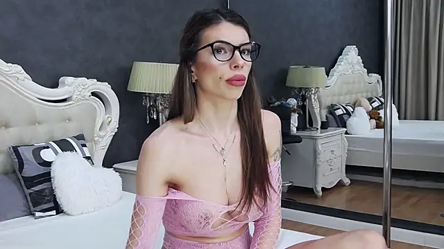 LaraDivine online show from 03/15/26, 07:47