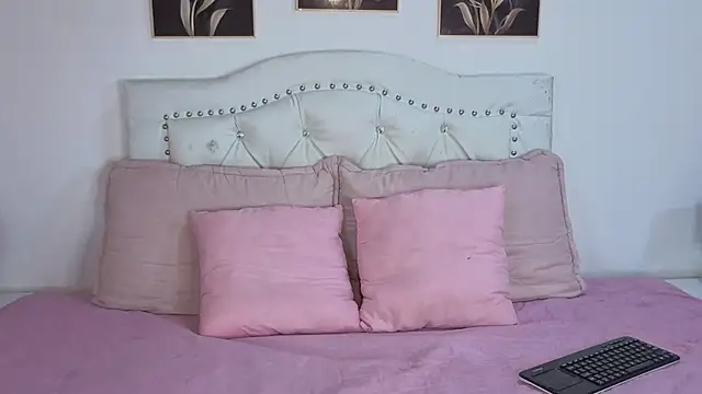 Snapshot of AnneGagner chatting on 09/14/25, 06:51 AnneGagner online show from 09/14/25, 06:51