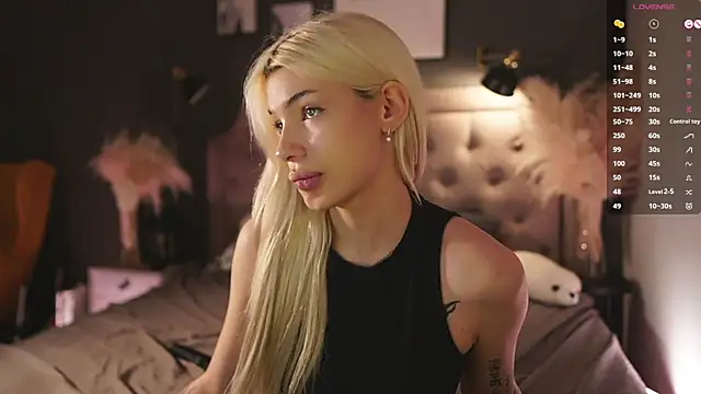 Snapshot of LolaStifler chatting on 02/22/25, 08:53 LolaStifler online show from 02/22/25, 08:53