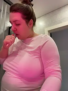 Snapshot of SuzieMurray chatting on 02/04/26, 07:25 SuzieMurray online show from 02/04/26, 07:25