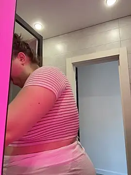 Snapshot of SuzieMurray chatting on 02/06/26, 08:18 SuzieMurray online show from 02/06/26, 08:18