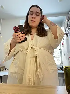 Snapshot of SuzieMurray chatting on 02/18/26, 08:21 SuzieMurray online show from 02/18/26, 08:21