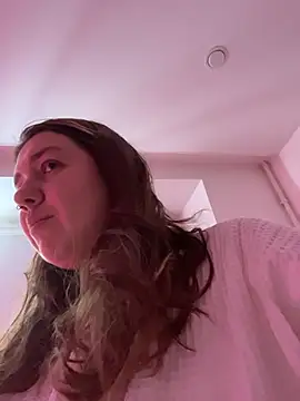 Snapshot of SuzieMurray chatting on 02/26/26, 08:24 SuzieMurray online show from 02/26/26, 08:24