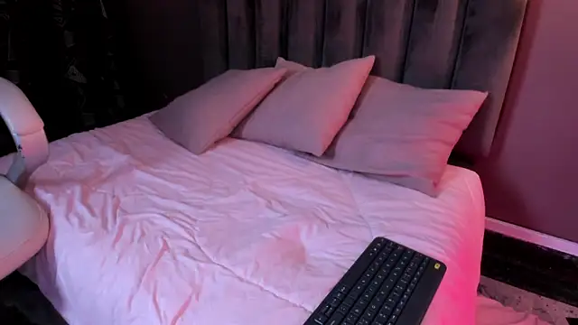 Snapshot of anniemayerx_ chatting on 01/24/25, 03:34 anniemayerx online show from 01/24/25, 03:34