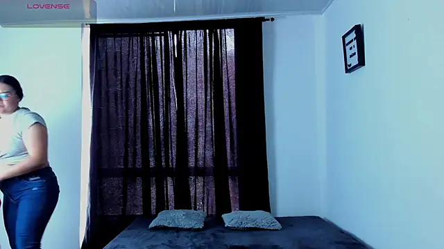 Snapshot of lorymoon chatting on 12/15/24, 06:59 lorymoon online show from 12/15/24, 06:59