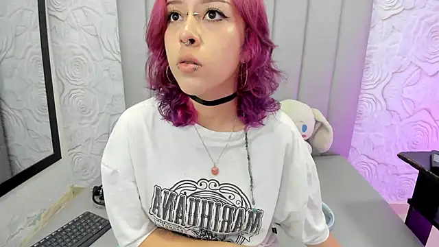 AlexaFoxy18 online show from 04/29/26, 07:01