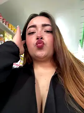 Snapshot of Tatiana_O chatting on 10/21/25, 05:02 Tatiana O online show from 10/21/25, 05:02