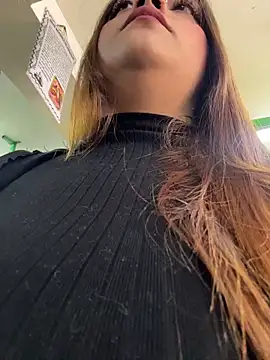 Snapshot of Tatiana_O chatting on 11/11/25, 04:07 Tatiana O online show from 11/11/25, 04:07