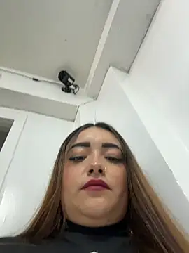 Snapshot of Tatiana_O chatting on 11/18/25, 03:27 Tatiana O online show from 11/18/25, 03:27