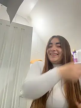 Snapshot of Tatiana_O chatting on 11/23/25, 01:11 Tatiana O online show from 11/23/25, 01:11