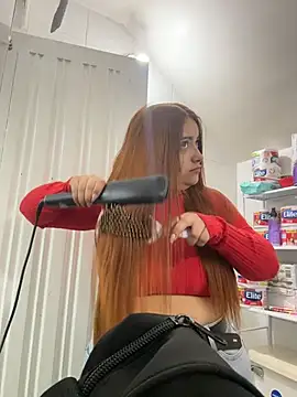 Snapshot of Tatiana_O chatting on 12/14/25, 01:05 Tatiana O online show from 12/14/25, 01:05