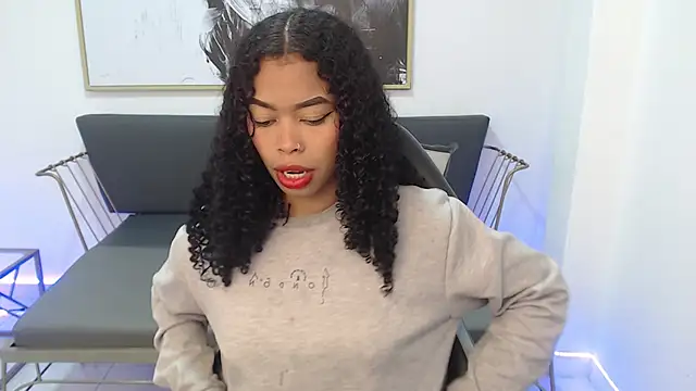 Snapshot of Shenna_brunette_ chatting on 12/22/24, 01:11 Shenna brunette online show from 12/22/24, 01:11