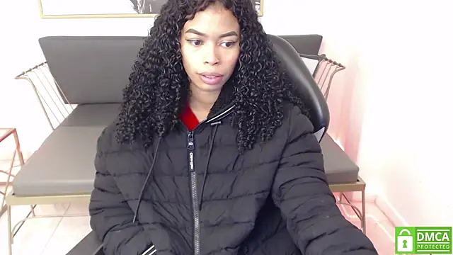 Snapshot of Shenna_brunette_ chatting on 01/20/25, 01:11 Shenna brunette online show from 01/20/25, 01:11