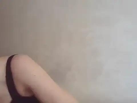 Snapshot of CaitlinaJayne23 chatting on 02/07/25, 01:43 CaitlinaJayne23 online show from 02/07/25, 01:43