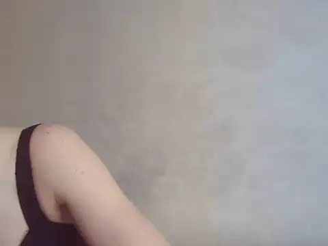 Snapshot of CaitlinaJayne23 chatting on 02/08/25, 11:33 CaitlinaJayne23 online show from 02/08/25, 11:33