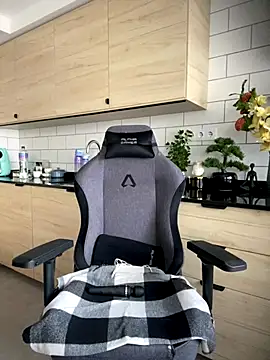 brazilianbbinuk online show from 10/28/25, 03:58