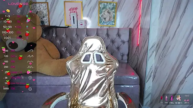 Snapshot of Laia_angel_b chatting on 12/24/24, 03:38 Laia angel b online show from 12/24/24, 03:38