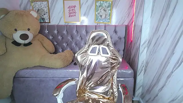 Snapshot of Laia_angel_b chatting on 01/18/25, 03:20 Laia angel b online show from 01/18/25, 03:20