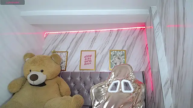 Snapshot of Laia_angel_b chatting on 02/06/25, 03:27 Laia angel b online show from 02/06/25, 03:27