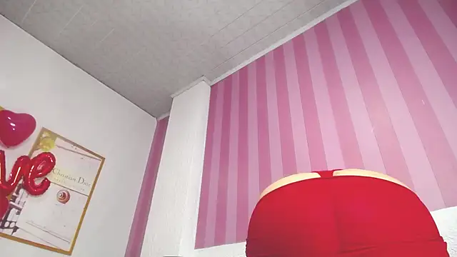 Snapshot of Laia_angel_b chatting on 02/15/25, 03:20 Laia angel b online show from 02/15/25, 03:20