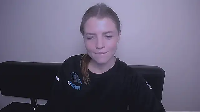 Snapshot of MissOliviaa_ chatting on 12/03/24, 02:49 MissOliviaa  online show from 12/03/24, 02:49