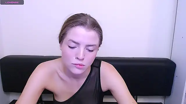 Snapshot of MissOliviaa_ chatting on 12/04/24, 03:21 MissOliviaa  online show from 12/04/24, 03:21