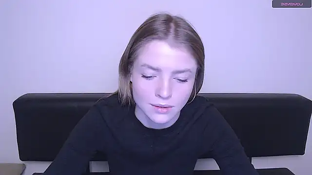 Snapshot of MissOliviaa_ chatting on 12/15/24, 11:12 MissOliviaa  online show from 12/15/24, 11:12