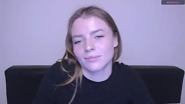 Snapshot of MissOliviaa_ chatting on 12/15/24, 02:16 MissOliviaa  online show from 12/15/24, 02:16