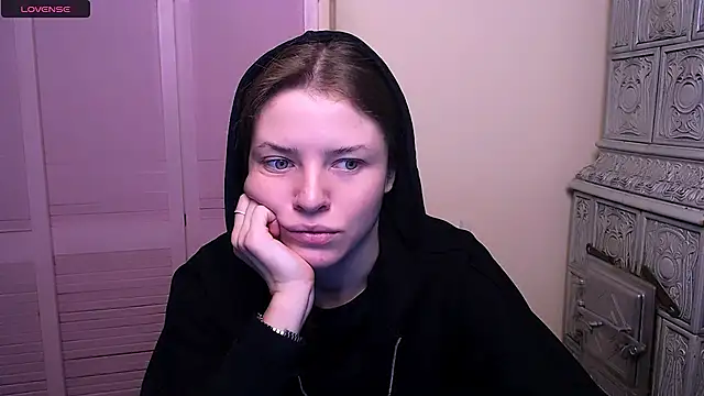 Snapshot of MissOliviaa_ chatting on 12/21/24, 09:12 MissOliviaa  online show from 12/21/24, 09:12