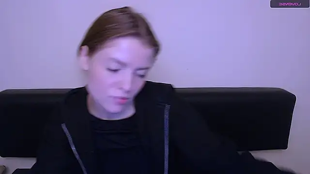 Snapshot of MissOliviaa_ chatting on 12/27/24, 11:06 MissOliviaa  online show from 12/27/24, 11:06