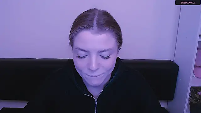 Snapshot of MissOliviaa_ chatting on 12/30/24, 07:37 MissOliviaa  online show from 12/30/24, 07:37