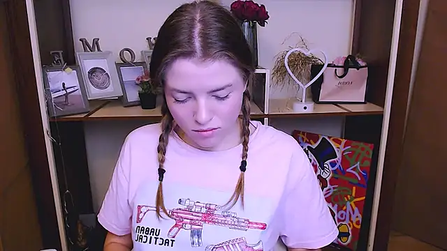 Snapshot of MissOliviaa_ chatting on 01/25/25, 12:47 MissOliviaa  online show from 01/25/25, 12:47