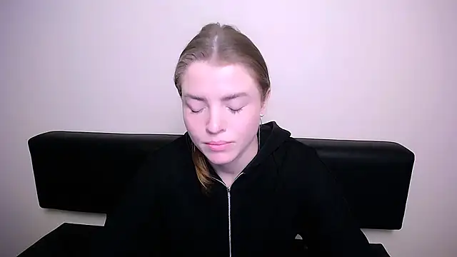 Snapshot of MissOliviaa_ chatting on 01/31/25, 08:43 MissOliviaa  online show from 01/31/25, 08:43