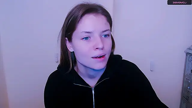 Snapshot of MissOliviaa_ chatting on 02/01/25, 12:37 MissOliviaa  online show from 02/01/25, 12:37