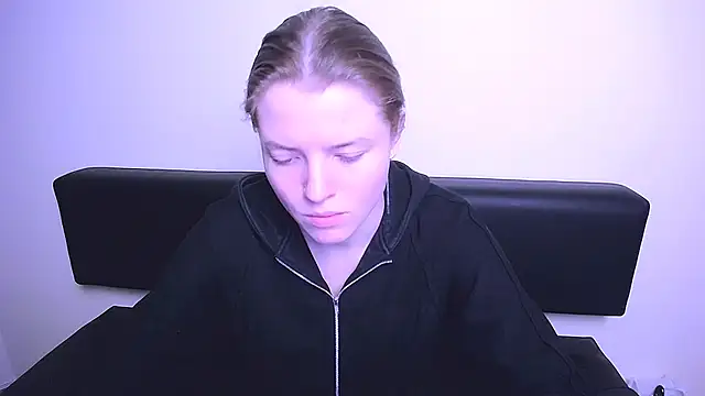 Snapshot of MissOliviaa_ chatting on 02/04/25, 01:48 MissOliviaa  online show from 02/04/25, 01:48