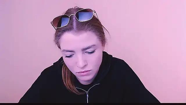 Snapshot of MissOliviaa_ chatting on 02/10/25, 08:20 MissOliviaa  online show from 02/10/25, 08:20