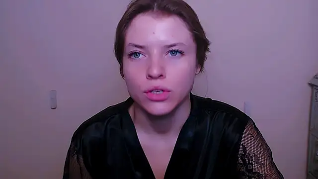 Snapshot of MissOliviaa_ chatting on 02/15/25, 04:45 MissOliviaa  online show from 02/15/25, 04:45