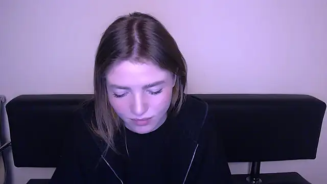 Snapshot of MissOliviaa_ chatting on 02/19/25, 01:28 MissOliviaa  online show from 02/19/25, 01:28