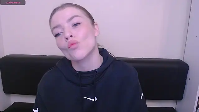 Snapshot of MissOliviaa_ chatting on 03/07/25, 01:40 MissOliviaa  online show from 03/07/25, 01:40