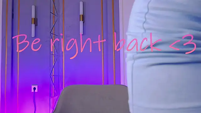 Snapshot of Smiley_Mia chatting on 01/31/25, 08:11 Smiley Mia online show from 01/31/25, 08:11