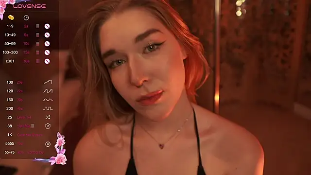 Snapshot of Smiley_Mia chatting on 09/11/25, 07:30 Smiley Mia online show from 09/11/25, 07:30