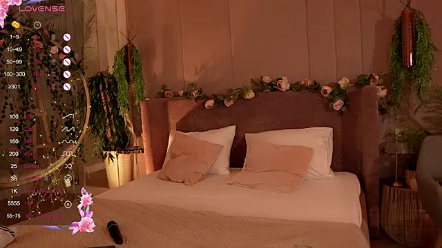 Snapshot of Smiley_Mia chatting on 10/10/25, 05:17 Smiley Mia online show from 10/10/25, 05:17